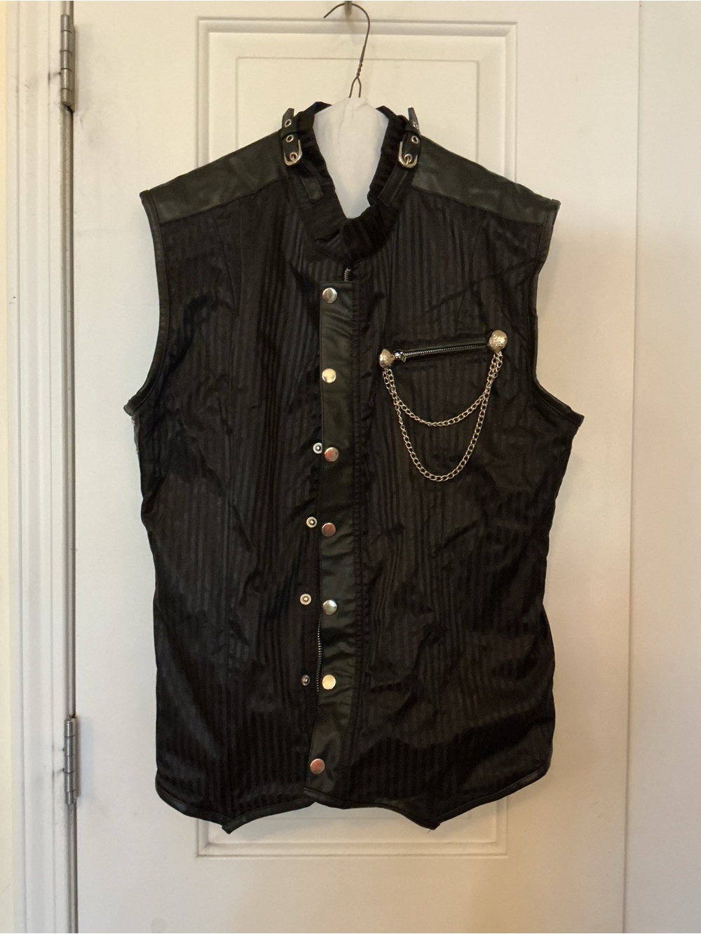 Spirit Halloween Black Chain-Accent Biker Gothic Steampunk Vest Men’s Large